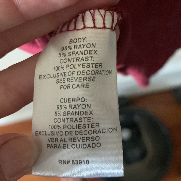 #402. Rxb, small, pretty color, very flattering,pretty details, burgundy - Picture 6 of 6